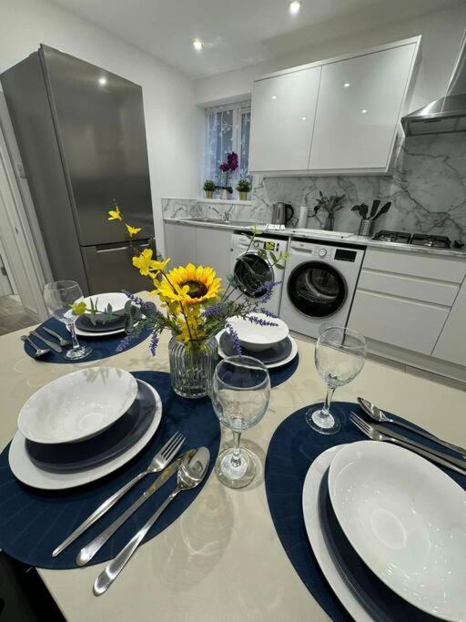 Modern 5 Bed Near Excel -Big Ben Villa London Exteriör bild